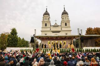 LIVE #Hram2026: Sfânta Liturghie din ziua Sfintei Cuvioase Parascheva de la Iași