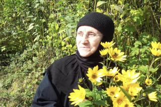 (Audio) Maica Siluana Vlad: „Tehnici de trezire. Eliberarea de reacții. Păcatul ca durere. Performanță sau îndumnezeire?”