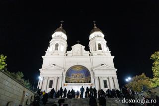 Slujba de priveghere în cinstea Cuvioasei Parascheva la Catedrala Mitropolitană din Iași