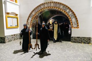 Moaștele Sfintei Cuvioase Mucenițe Evloghia de la Samurcășești au fost așezate în biserica mare a mănăstirii