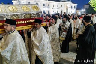 Sfânta Parascheva și Sfântul Paisie își așteaptă pelerinii: A început hramul Mitropoliei Moldovei și Bucovinei