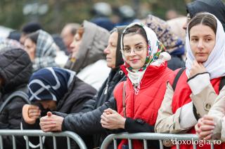 Rugăciune care curăță, lumină care unește – pelerini, alături de Sfânta Parascheva și de Sfântul Paisie de la Sihăstria