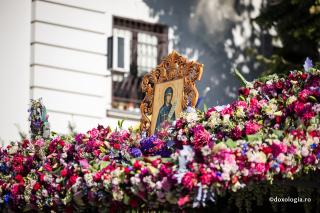 Baldachinul cu moaștele Sfintei Parascheva