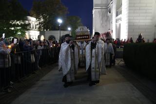 Sfânta Parascheva și Sfântul Paisie își așteaptă pelerinii: A început hramul Mitropoliei Moldovei și Bucovinei