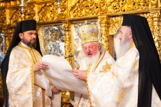 Preasfințitul Părinte Varlaam Ploieșteanul a citit Tomosul sinodal de proclamare a canonizării Sfintei Cuvioase Mucenițe Evloghia de la Samurcășești.