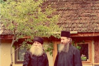 Fotografie - Părintele Paisie Olaru și Părintele Ioanichie Bălan
