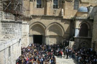 Intrare în Biserica Sfântului Mormânt