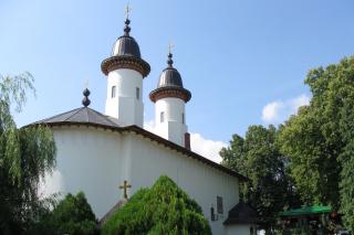 Biserica „Adormirea Maicii Domnului” – Mănăstirea Văratec