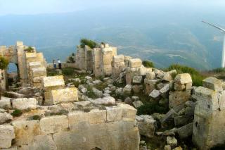 Ruine ale Manastirii de la Muntele Minunat