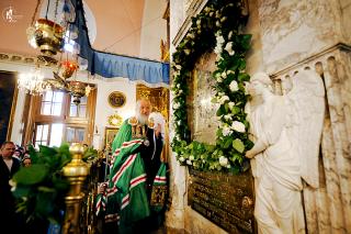 Slujirea Patriarhului Kiril în biserica cu hramul în cinstea icoanei Maicii Domnului „Bucuria tuturor celor necăjiţi” din Bolişaia Ordînka