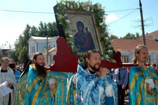 Procesiune cu Icoana Maicii Domnului din Șuia-Smolensk