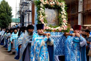 Procesiune cu Icoana Maicii Domnului din Șuia-Smolensk