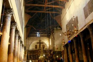 Interior din Biserica Naşterea Domnului din Betleem
