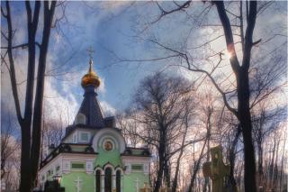Paraclisul Sfintei Xenia din cimitirul Smolensk