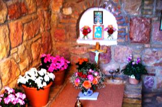 Mormântul Cuvioasei Macaria, stareţa Mănăstirii „Bunea Vestire” Nea Makri