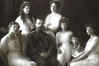 Sfinții Țari Mucenici Romanov: Nicolae și Alexandra și fiii lor Olga, Tatiana, Maria, Anastasia și Alexei