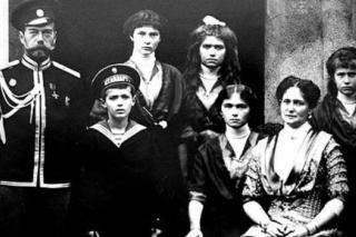 Sfinții Țari Mucenici Romanov: Nicolae și Alexandra și fiii lor Olga, Tatiana, Maria, Anastasia și Alexei
