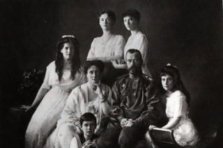 Sfinții Țari Mucenici Romanov: Nicolae și Alexandra și fiii lor Olga, Tatiana, Maria, Anastasia și Alexei