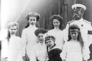 Sfinții Țari Mucenici Romanov: Nicolae și Alexandra și fiii lor Olga, Tatiana, Maria, Anastasia și Alexei