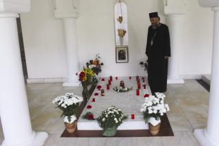 La mormântul Mitropolitului Antonie Plămădeală