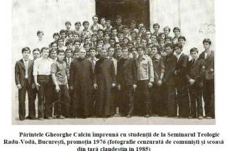 Părintele Gheorghe Calciu împreună cu studenții, la Radu Vodă