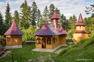 (Foto) Schitul Sfântul Daniil Sihastrul din Neamț