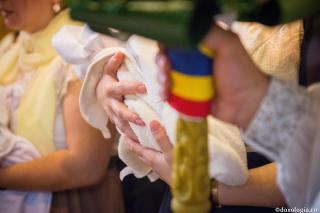 Nașii de cununie trebuie obligatoriu să fie și nașii de botez ai copilului nostru?