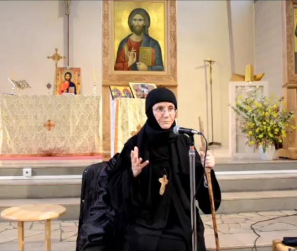 (Video) Maica Siluana Vlad – Conferința "Cum ne învață Biserica să fim vii"