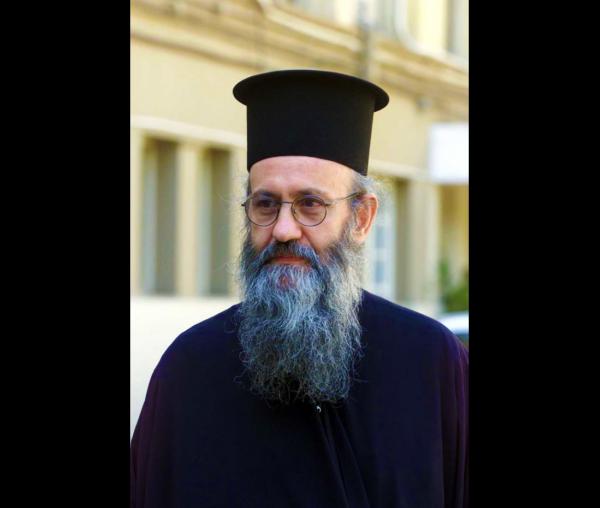 (Video) IPS Hierotheos Vlachos – Ştiu un om întru Hristos: Părintele Sofronie, isihastul şi teologul