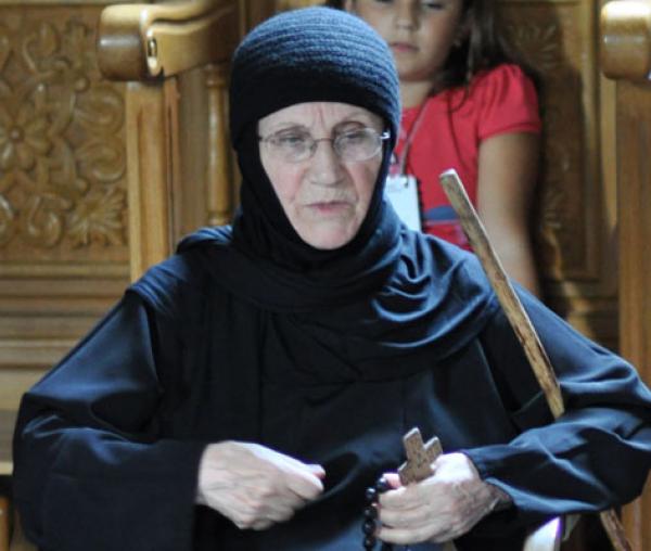 (Video) Maica Siluana Vlad – Despre rugăciune și atenția inimii