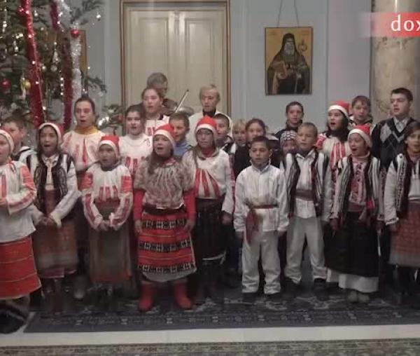 Colindători la Reședința Mitropolitană - Școala Rădeni, județul Iași