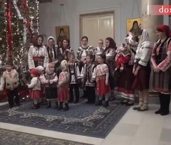 Colindători la Reședința Mitropolitană - Corul soțiilor diaconilor de la Catedrala Mitropolitană din Iași