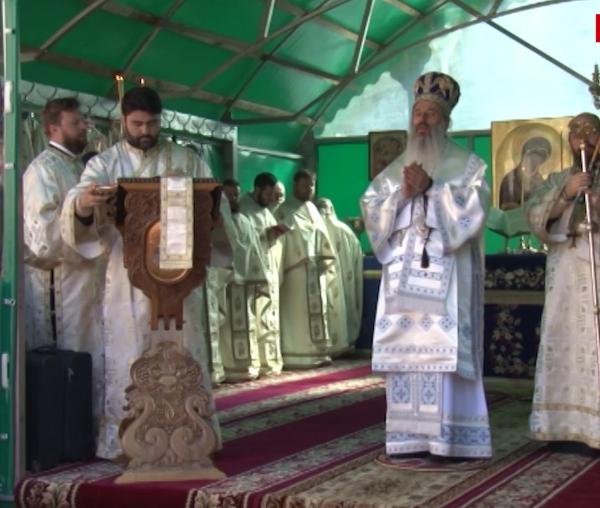 Liturghie arhierească de hramul „Adormirii Maicii Domnului” la mănăstirea Bistrița din Neamț