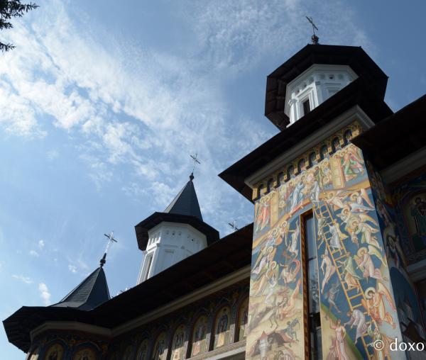 Slujbă de sfințire a picturii la Biserica Seminarului de la Neamț