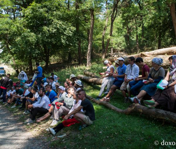 Pelerinaj al tinerilor din Arhiepiscopia Iașilor, în cinstea sfinților nemțeni - galerie foto