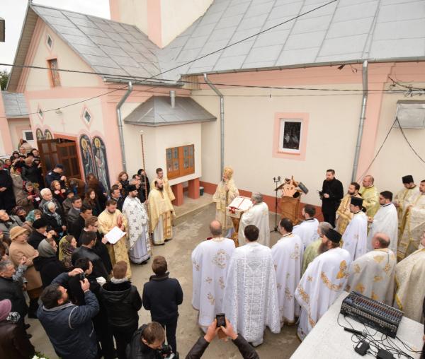(Foto) Resfințirea Bisericii „Nașterea Maicii Domnului” – Trestiana