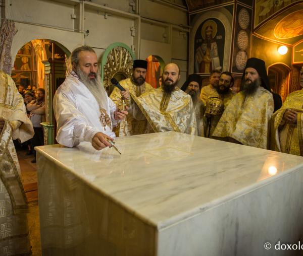 (Foto) Sfinţirea Bisericii „Sfinţii Arhangheli Mihail, Gavriil şi Rafail” Roşca din Iaşi