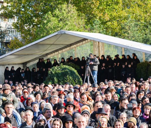 (Foto) Rugăciune și bucurie la Liturghia hramului Sfintei Parascheva, 2015