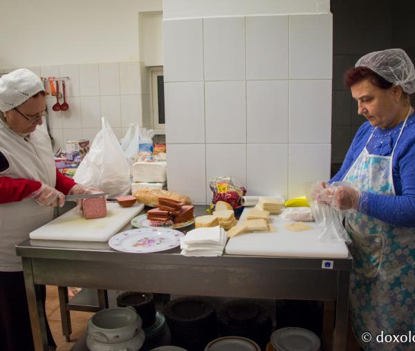 Hrană pentru pelerinii Sfintei Parascheva - galerie foto