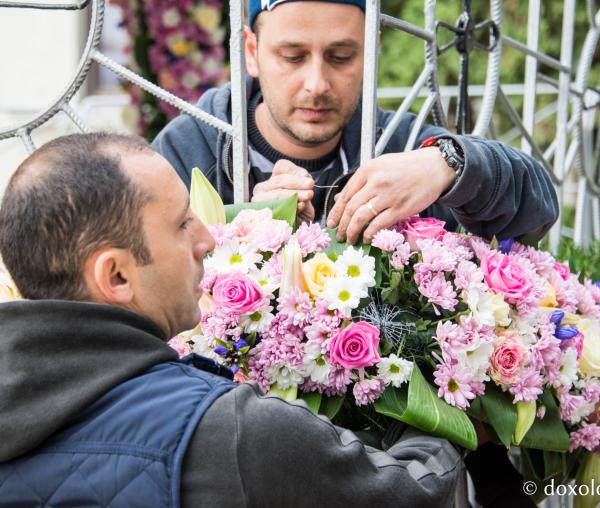 Împodobirea baldachinului Sfintei Cuvioase Parascheva - galerie FOTO