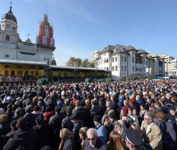 Sărbătoarea Sfintei Cuvioase Parascheva 2015 - video