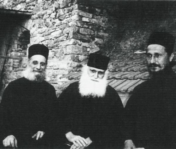 Părintele Emilianos Simonopetritul împreună cu mitropolitul Athanasie Jeftic şi părintele Efrem Katunakiotul