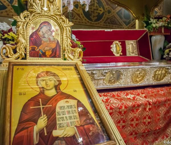 Troparul Sfintei Cuvioase Parascheva