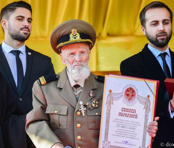 Șase veterani de război, apărători ai neamului, decorați la Iași - video