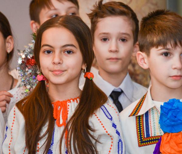 Colindători la Reședința Mitropolitană - Școala „D.D. Pătrășcanu” din Tomești