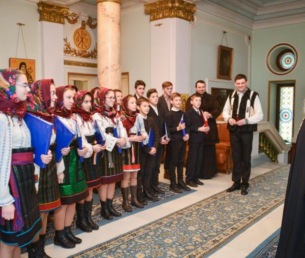Colindători la Reședința Mitropolitană - Așezământul de copii „Sfântul Leontie” de la Rădăuți