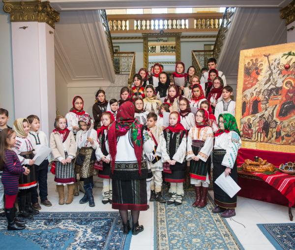 Colindători la Reședința Mitropolitană - Corul de copii Sfântul Ioan cel Nou de la Suceava