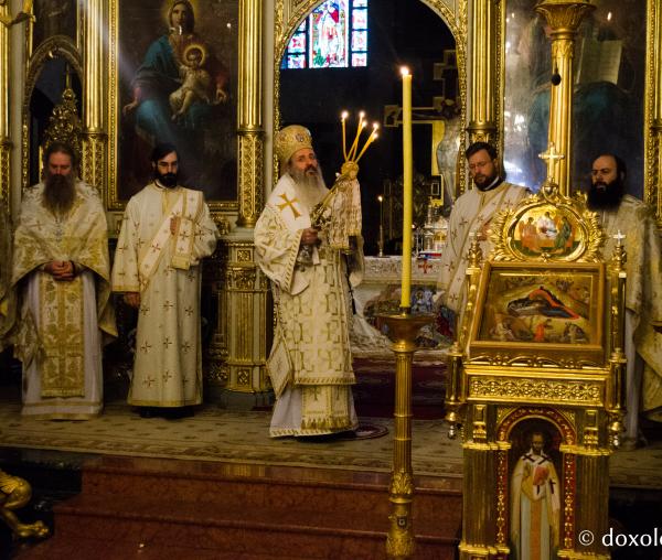 „Astăzi, în zi de Crăciun, se cuvine să ne oprim la Betleem” - cuvântul IPS Teofan în ziua de Crăciun