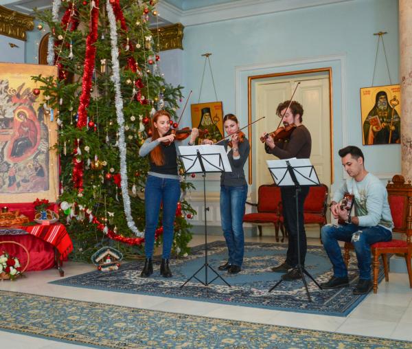 Colindători la Reședința Mitropolitană - Grup instrumental, Universitatea de Arte „George Enescu” din Iași