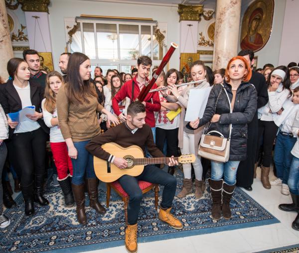 Colindători la Reședința Mitropolitană - Grup vocal-instrumental, Universitatea de Arte „George Enescu”, Iași